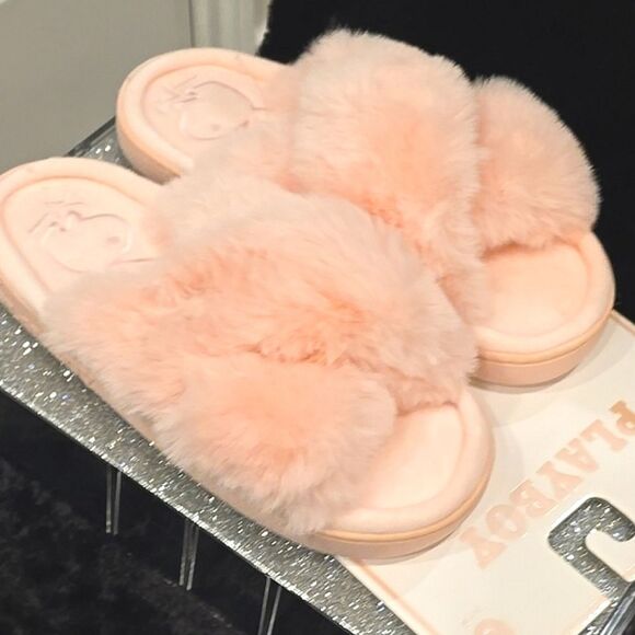 Playboy Embossed Logo Plush Memory Foam Cross Slippers - Picture 2 of 8